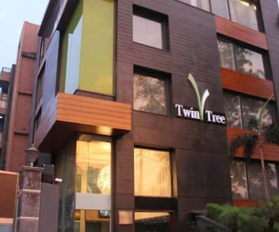 https://imgcld.yatra.com/ytimages/image/upload/t_hotel_yatra_city_desktop/v1480066701/Domestic Hotels/Hotels_Hyderabad/FabHotel Twin Tree Naraina/Facade.jpg